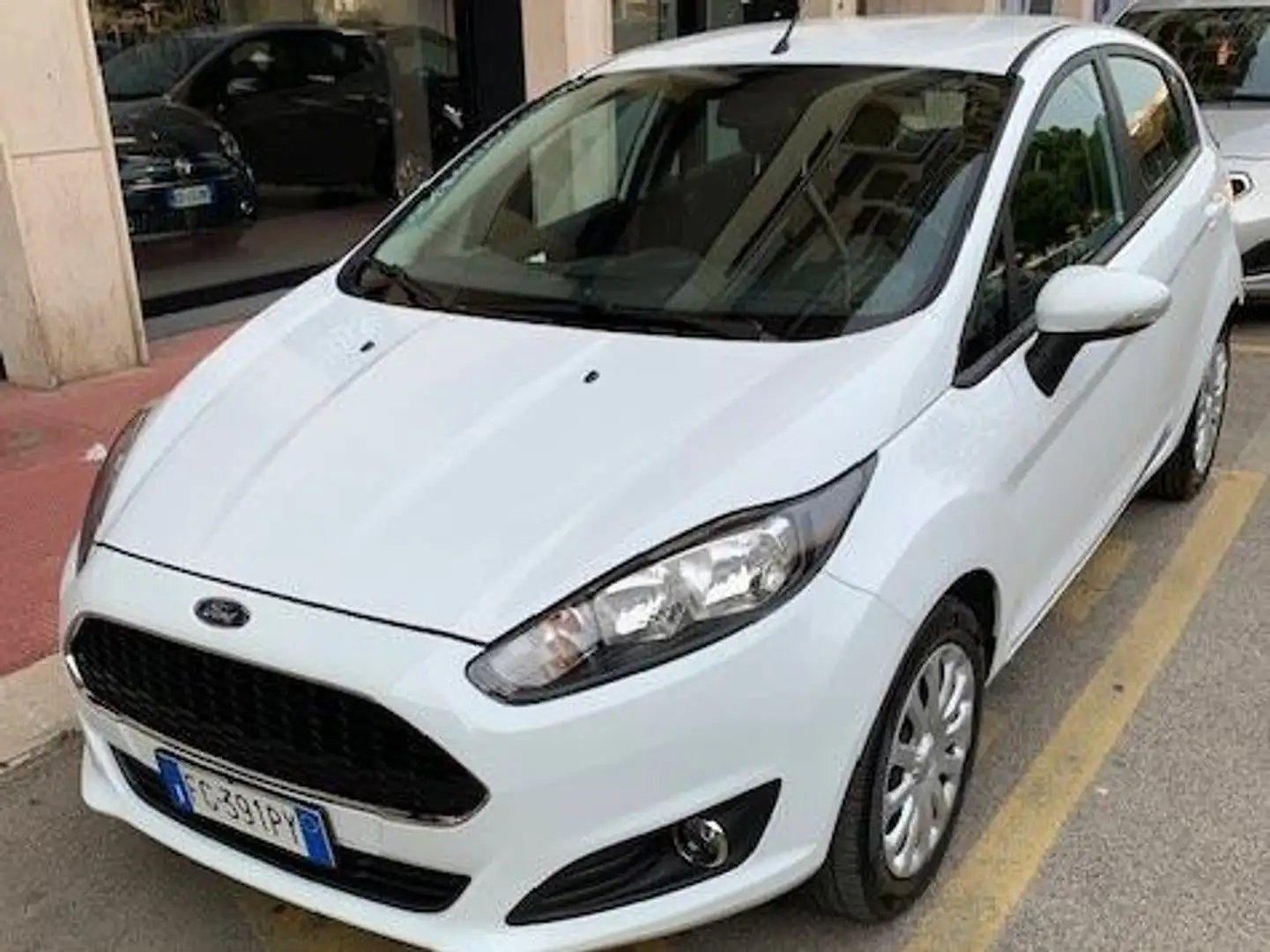 Ford Fiesta 5p 1.5 tdci Business 75cv E6 Blanc - 2
