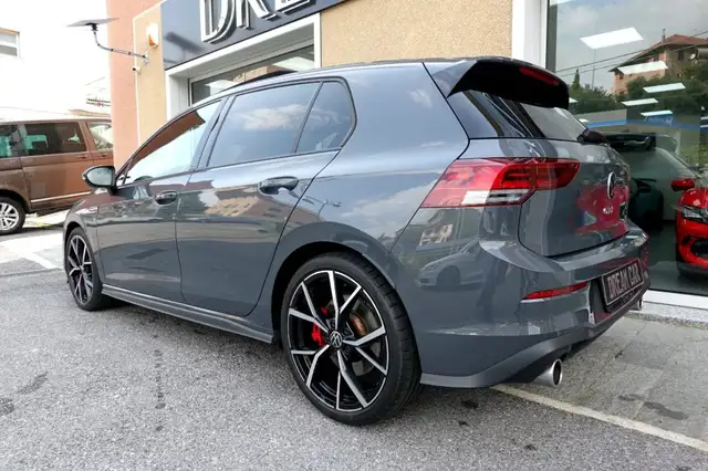 Volkswagen Golf view 3