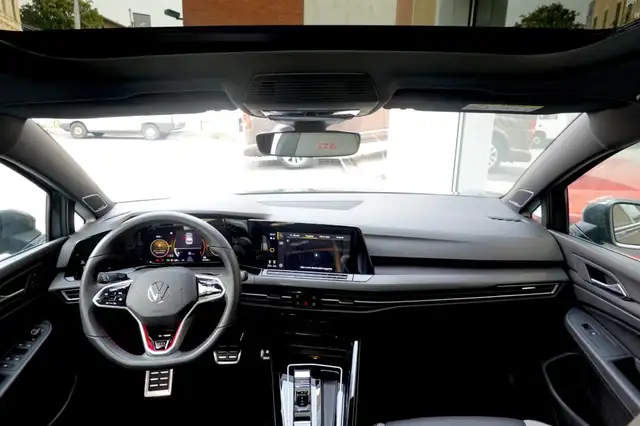Volkswagen Golf view 8