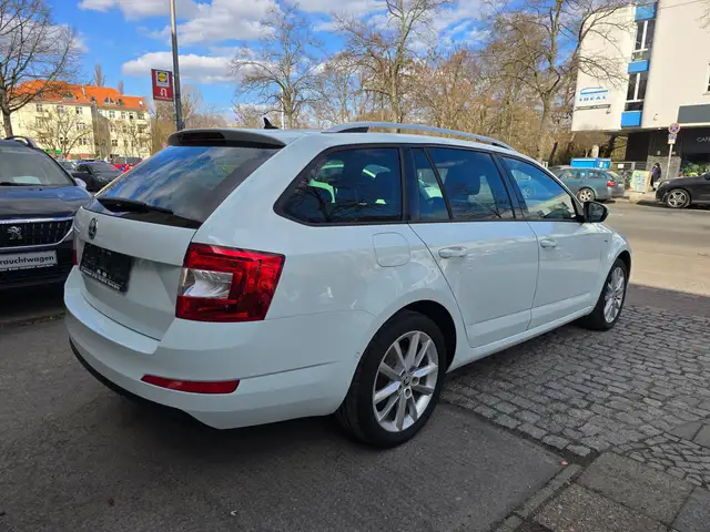 Skoda Octavia view 4