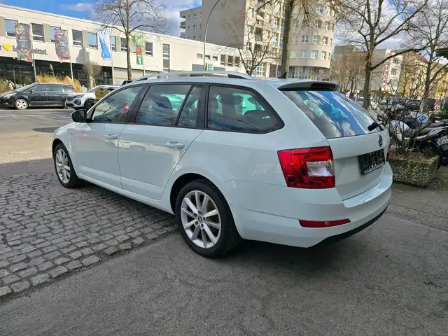 Skoda Octavia view 3