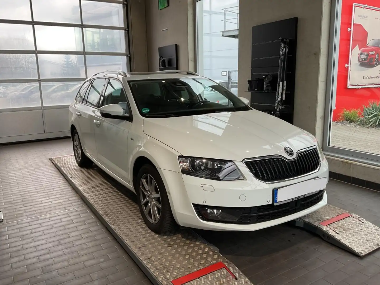 Skoda Octavia Joy/1.Hand/Scheckheft/Panorama/Bi-Xenon/DSG/Kamera Weiß - 1