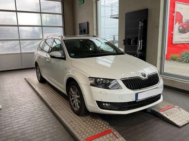 Imagine Skoda Octavia Joy/1.Hand/Scheckheft/Panorama/Bi-Xenon/DSG/Kamera