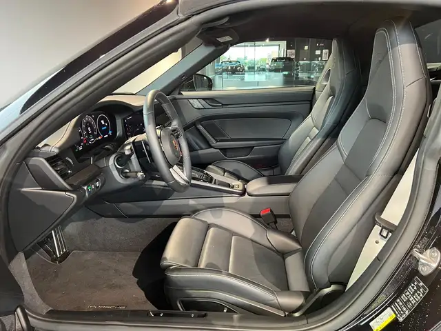Porsche 911 view 11