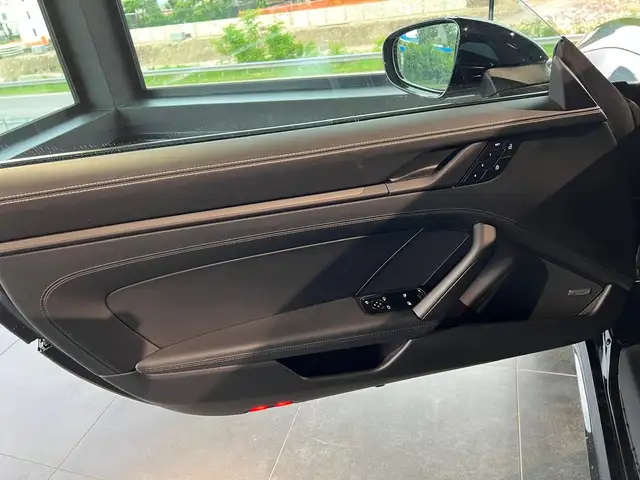 Porsche 911 view 14