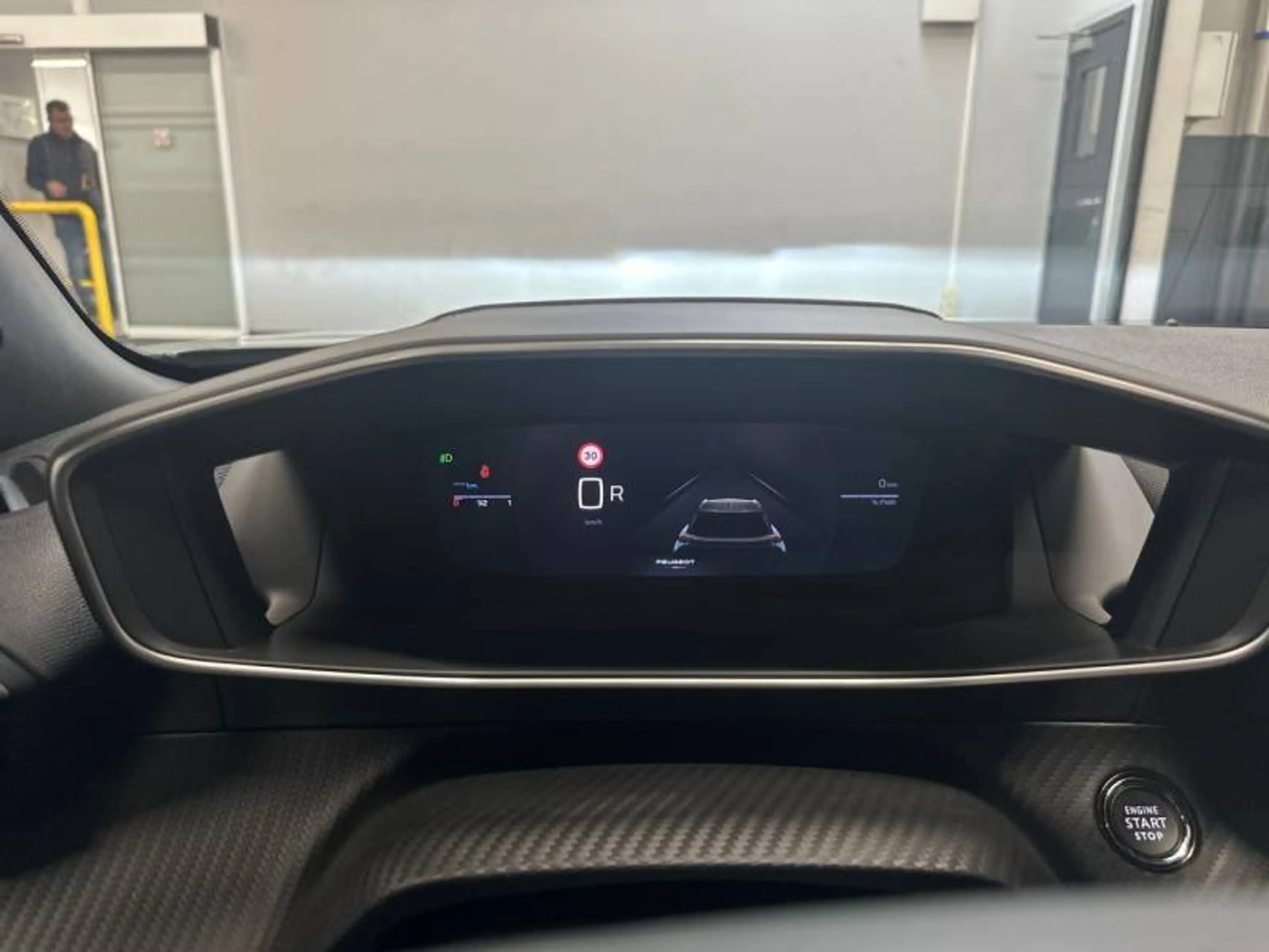 Peugeot 2008 2 1.2 HYBRID 145 e-DSC6 GT — photo 18