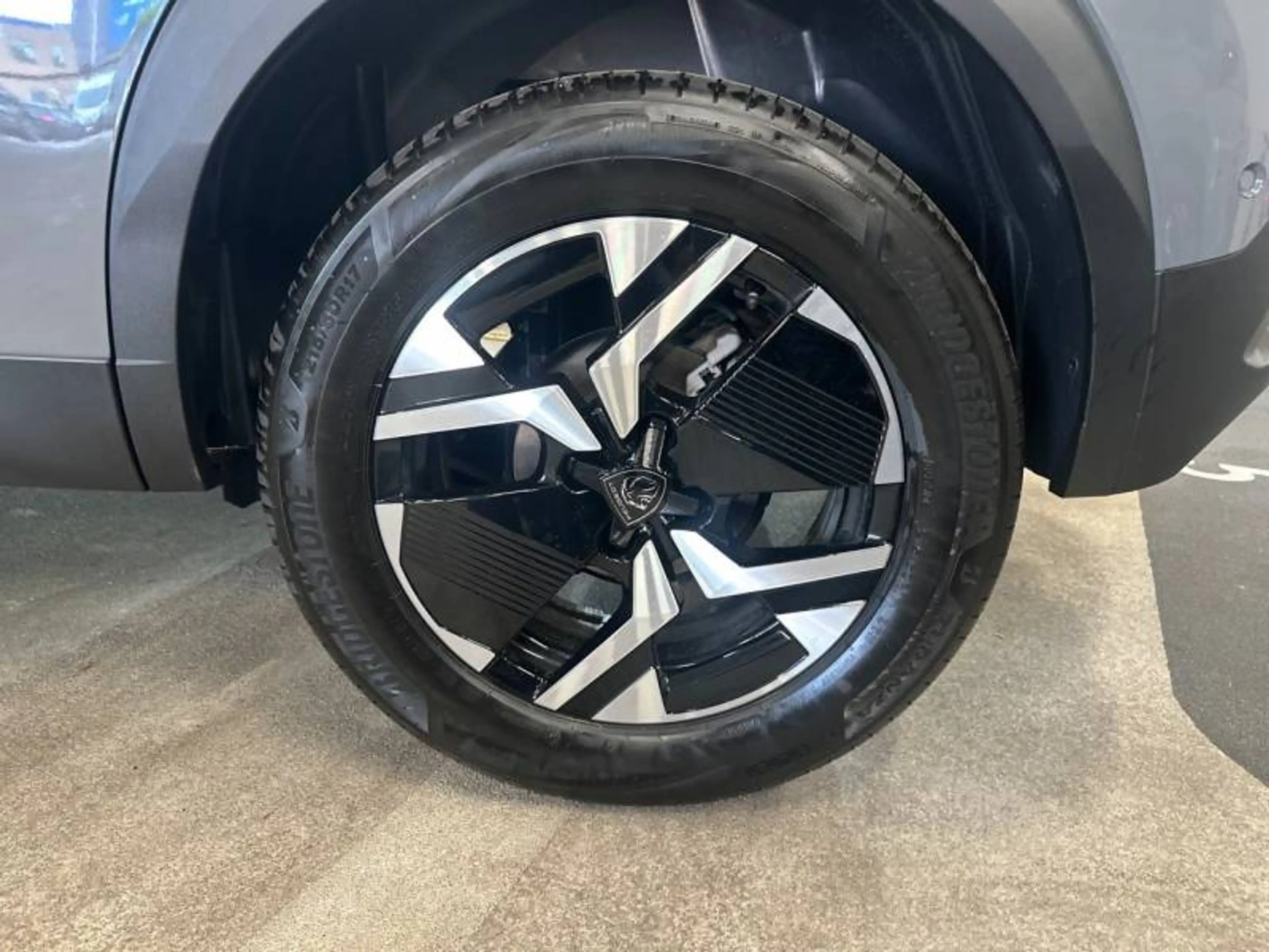 Peugeot 2008 2 1.2 HYBRID 145 e-DSC6 GT — photo 11