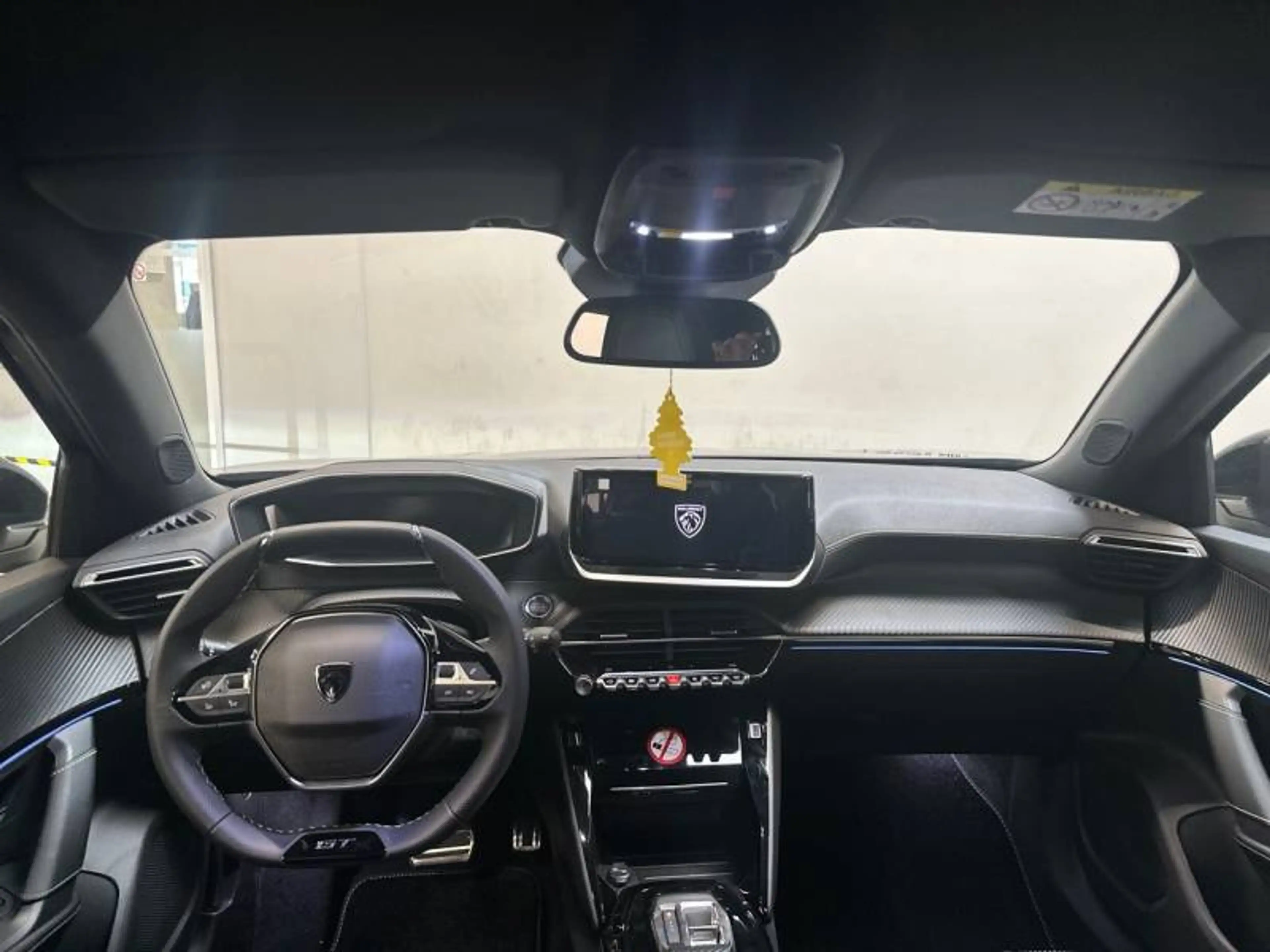 Peugeot 2008 2 1.2 HYBRID 145 e-DSC6 GT — photo 8