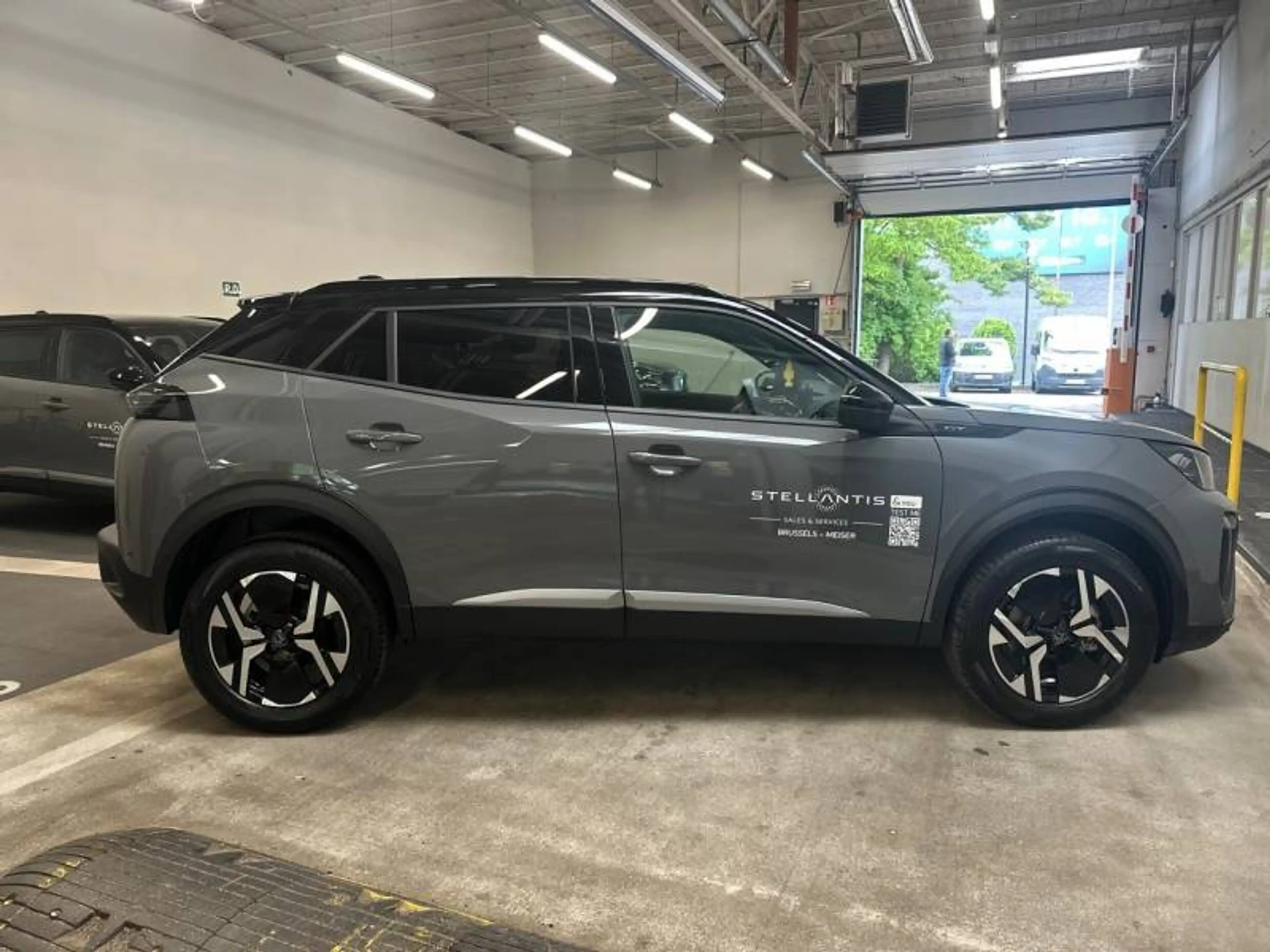 Peugeot 2008 2 1.2 HYBRID 145 e-DSC6 GT — photo 4