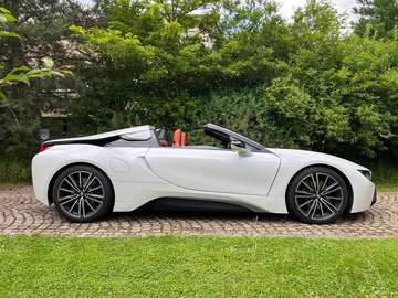 i8 Roadster