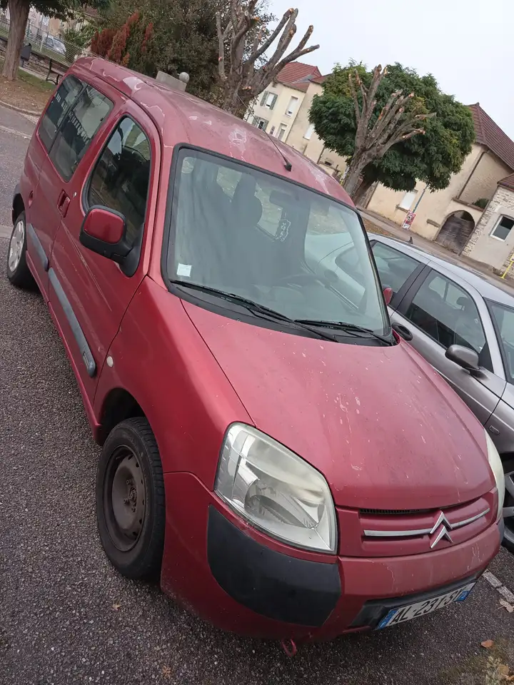 Citroen Berlingo 1.4i — photo 1 of 6