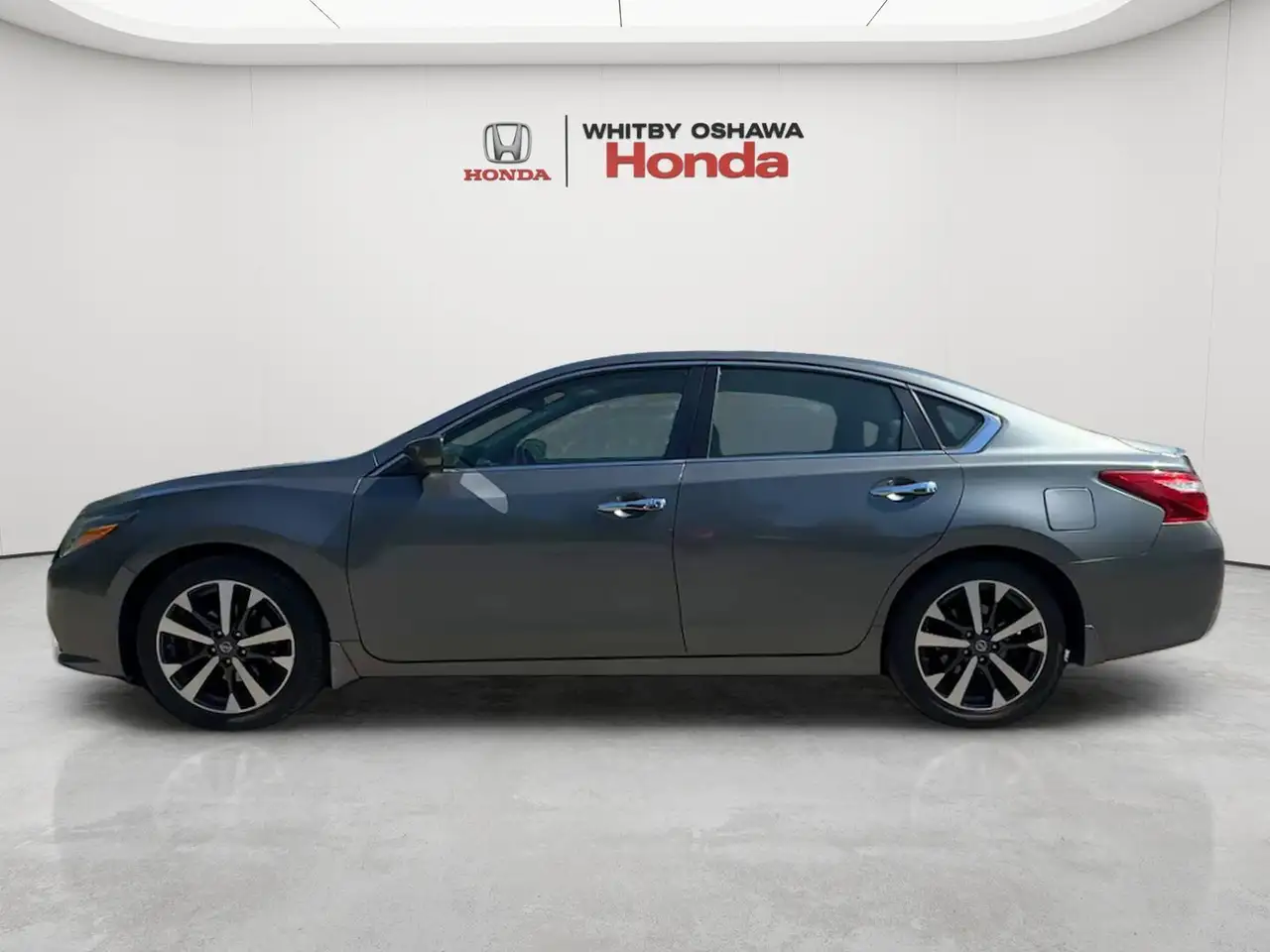 Nissan Altima снимка Nissan Altima