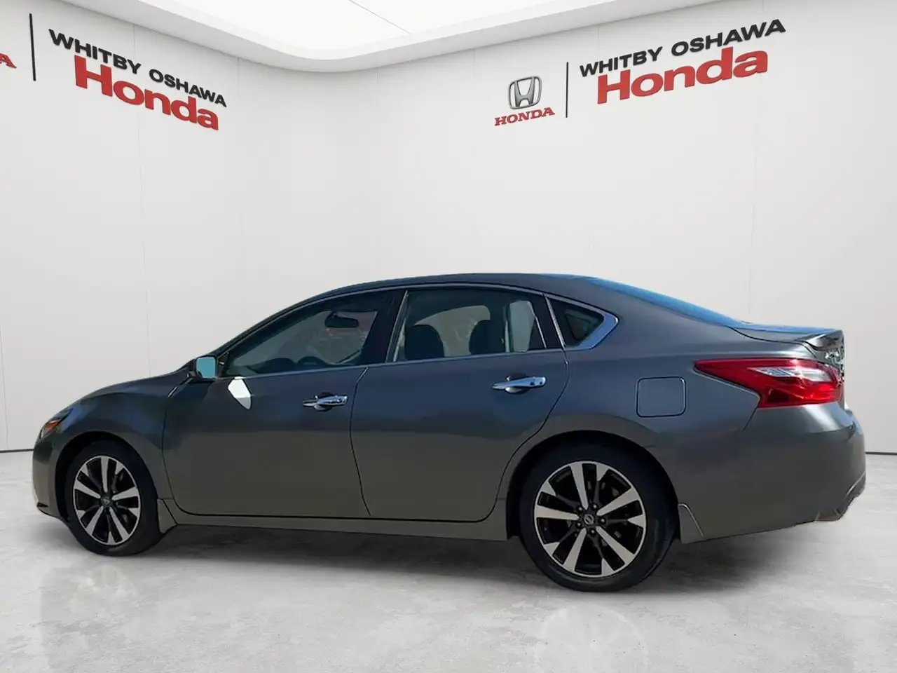 Nissan Altima снимка Nissan Altima