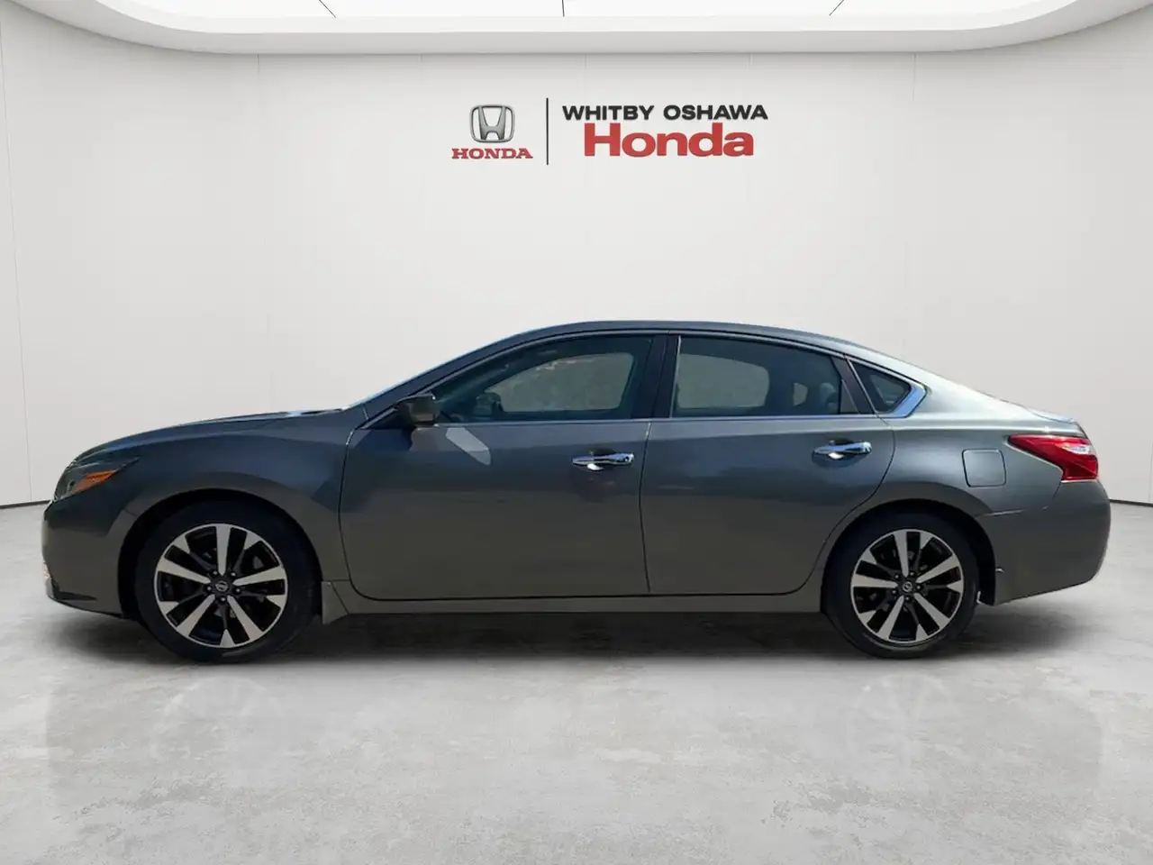 Nissan Altima снимка Nissan Altima