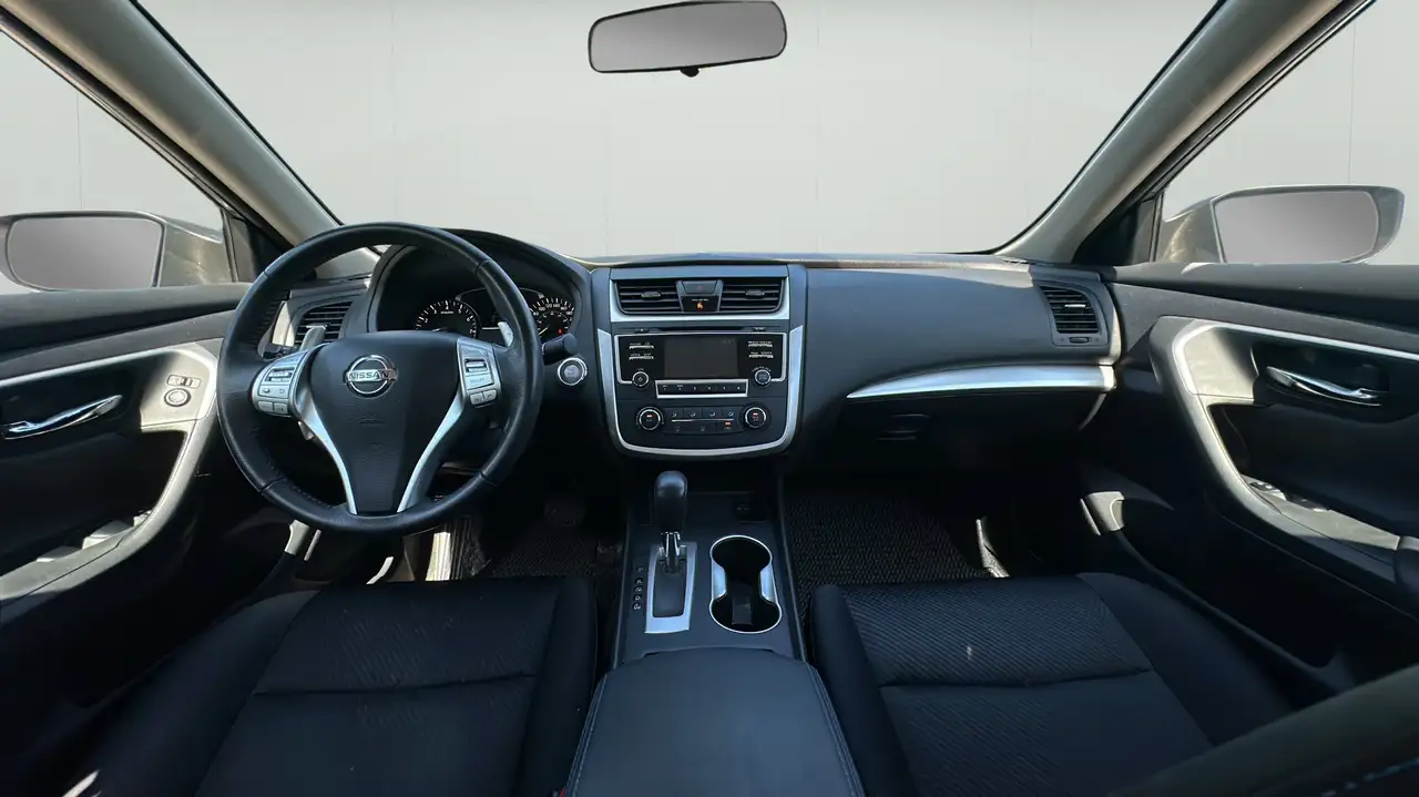 Nissan Altima снимка Nissan Altima