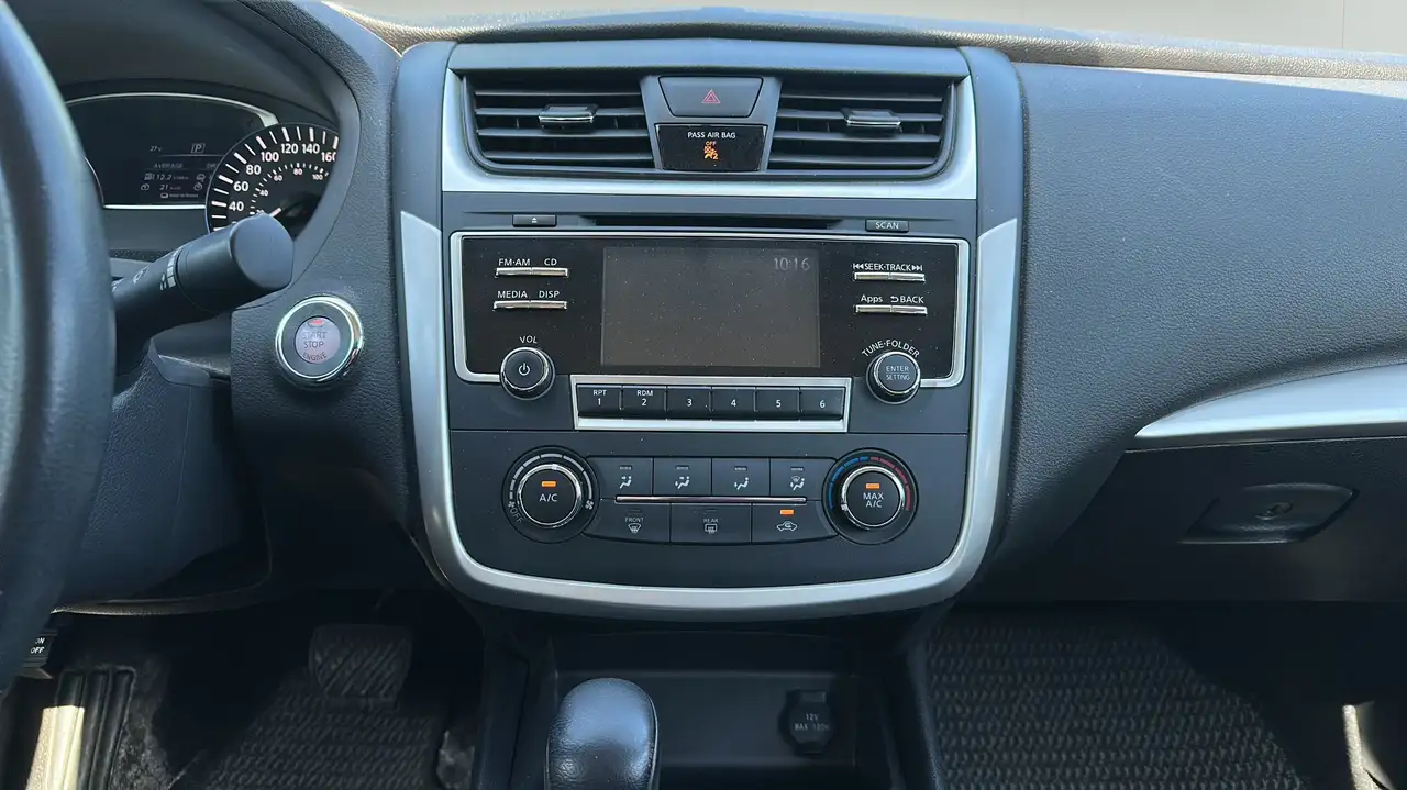 Nissan Altima снимка Nissan Altima