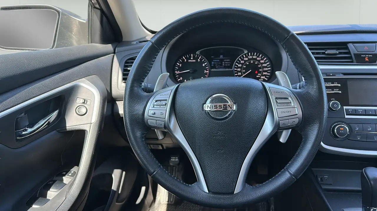 Nissan Altima снимка Nissan Altima