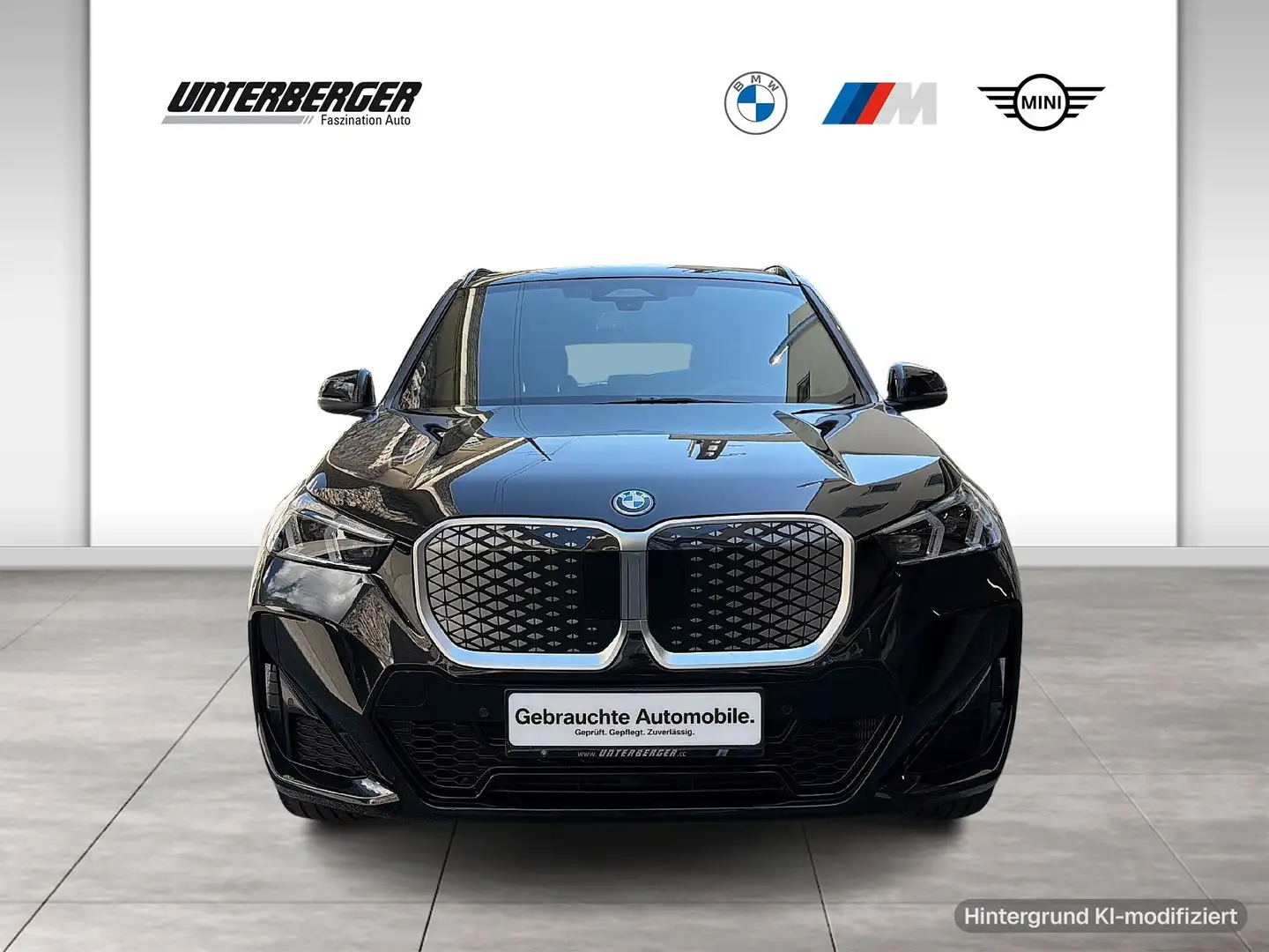 BMW iX1 xDrive30 M Sport Schwarz - 2
