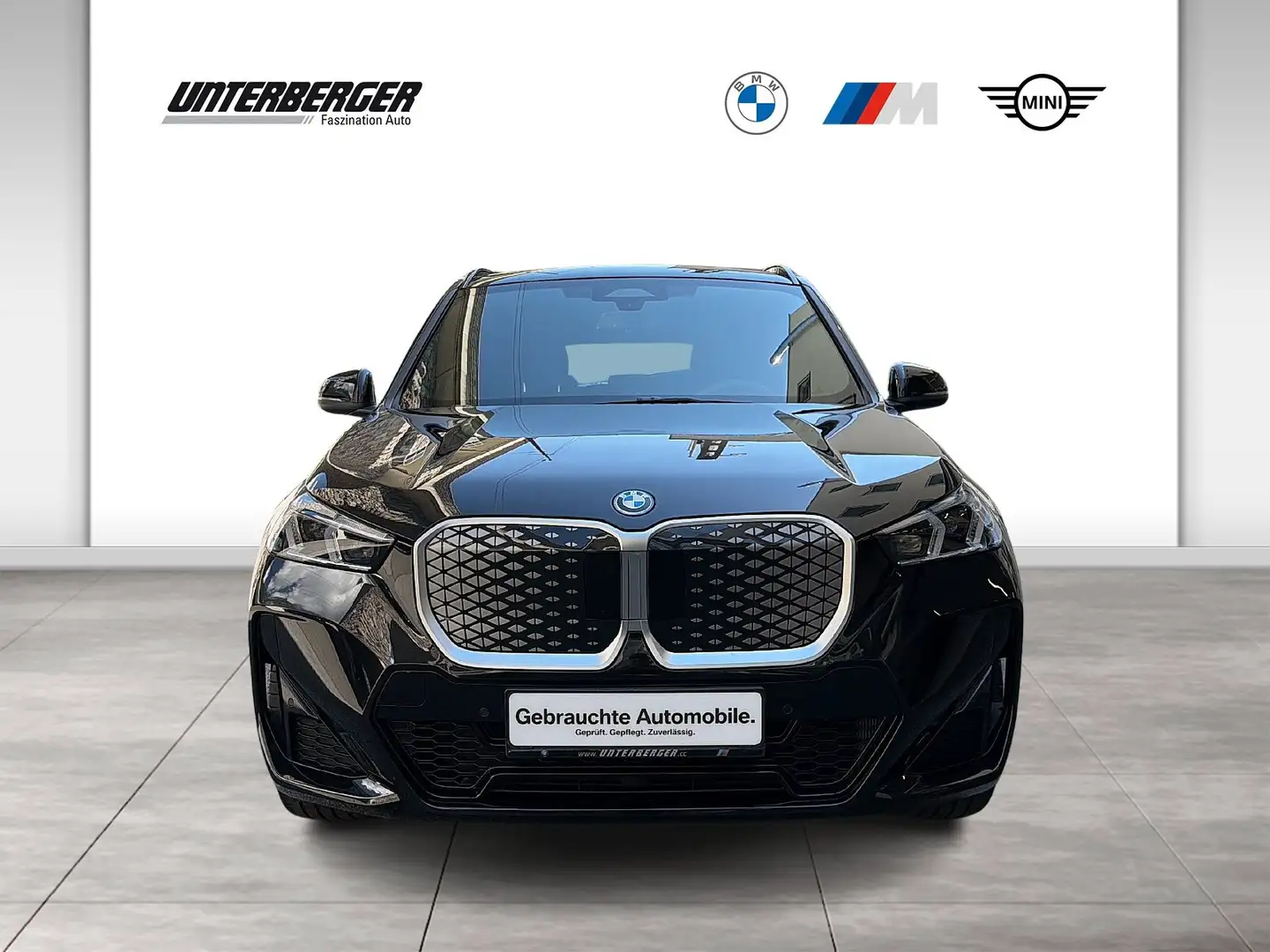 BMW iX1 xDrive30 M Sport Schwarz - 2