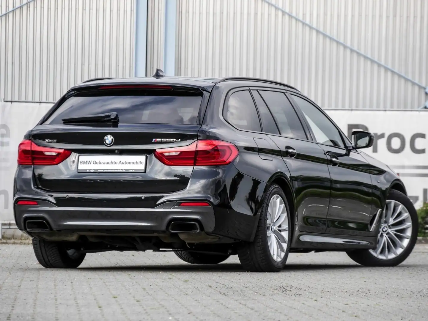 BMW 550 M550d xDrive PANO+H/K+HuD+STANDHZG+DA PLUS+PA PLUS Black - 2