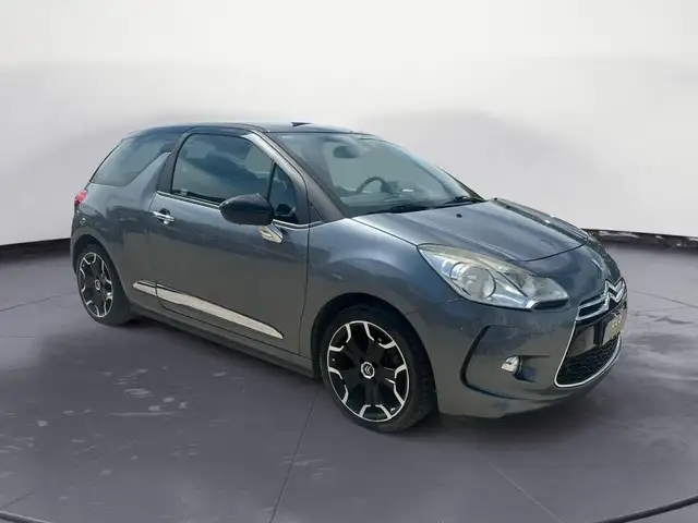 Citroen DS3 view 3