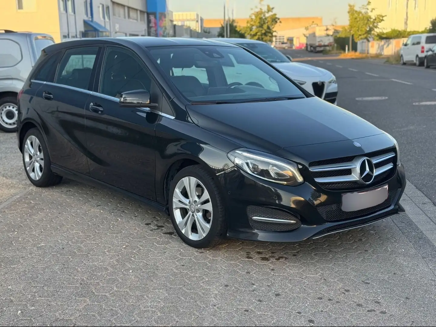Mercedes-Benz B 200 d/Led/Klimaauto/PDC/ Noir - 2