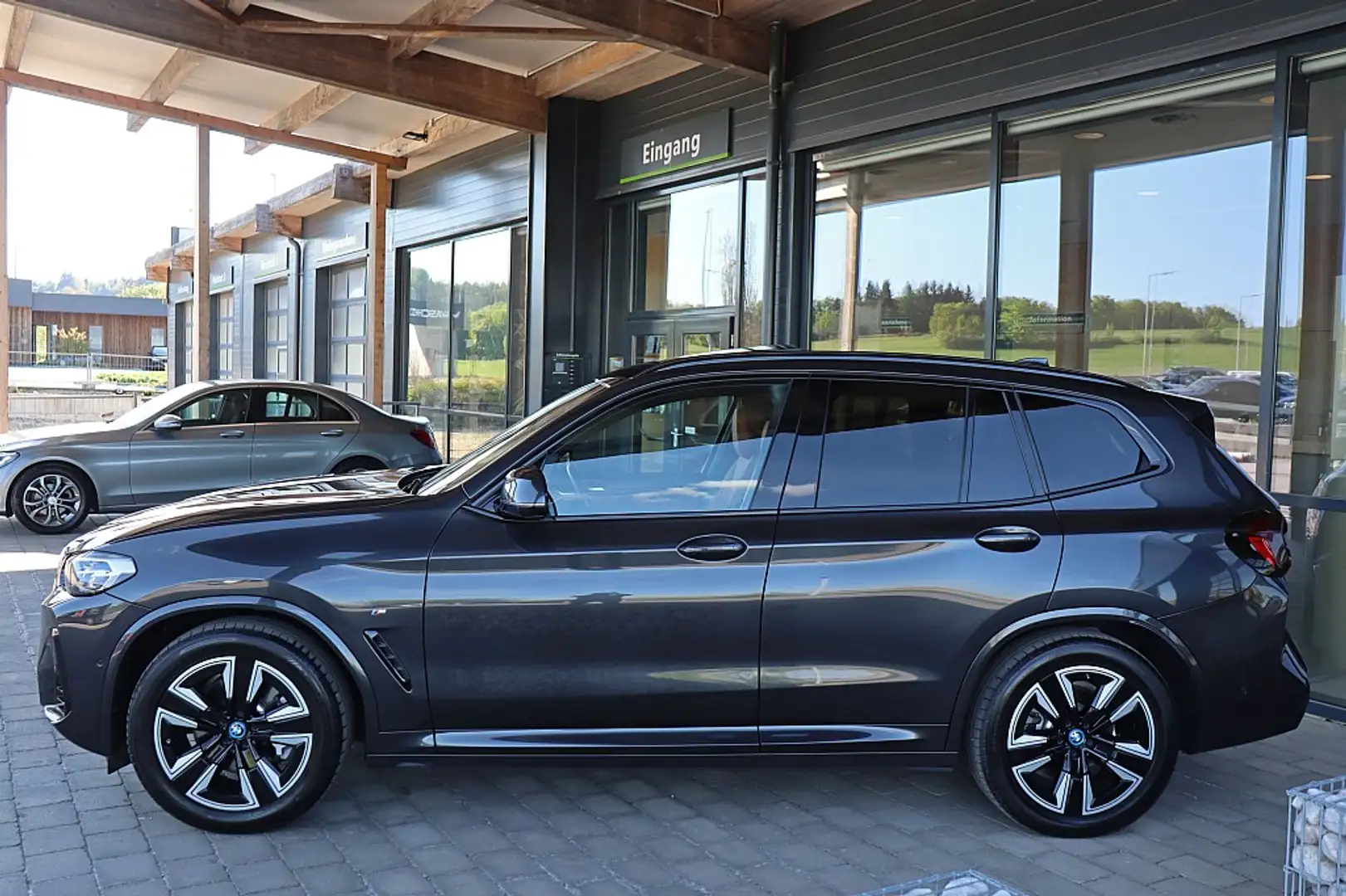 BMW iX3 M 73,8kWh Sport ACC, AHK elektr., adapt. LED, D... Grau - 2