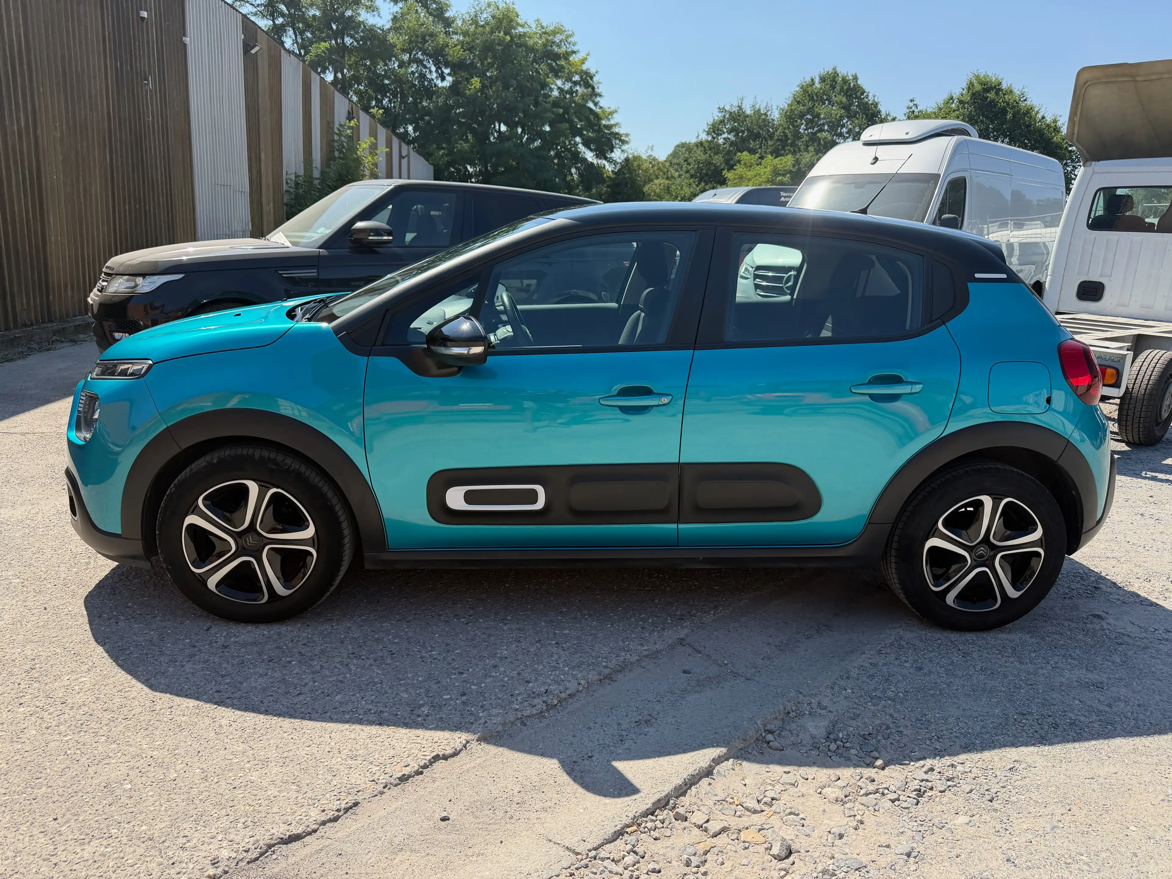 Citroen C3 C3 1.2i PureTech Shine S — photo 2
