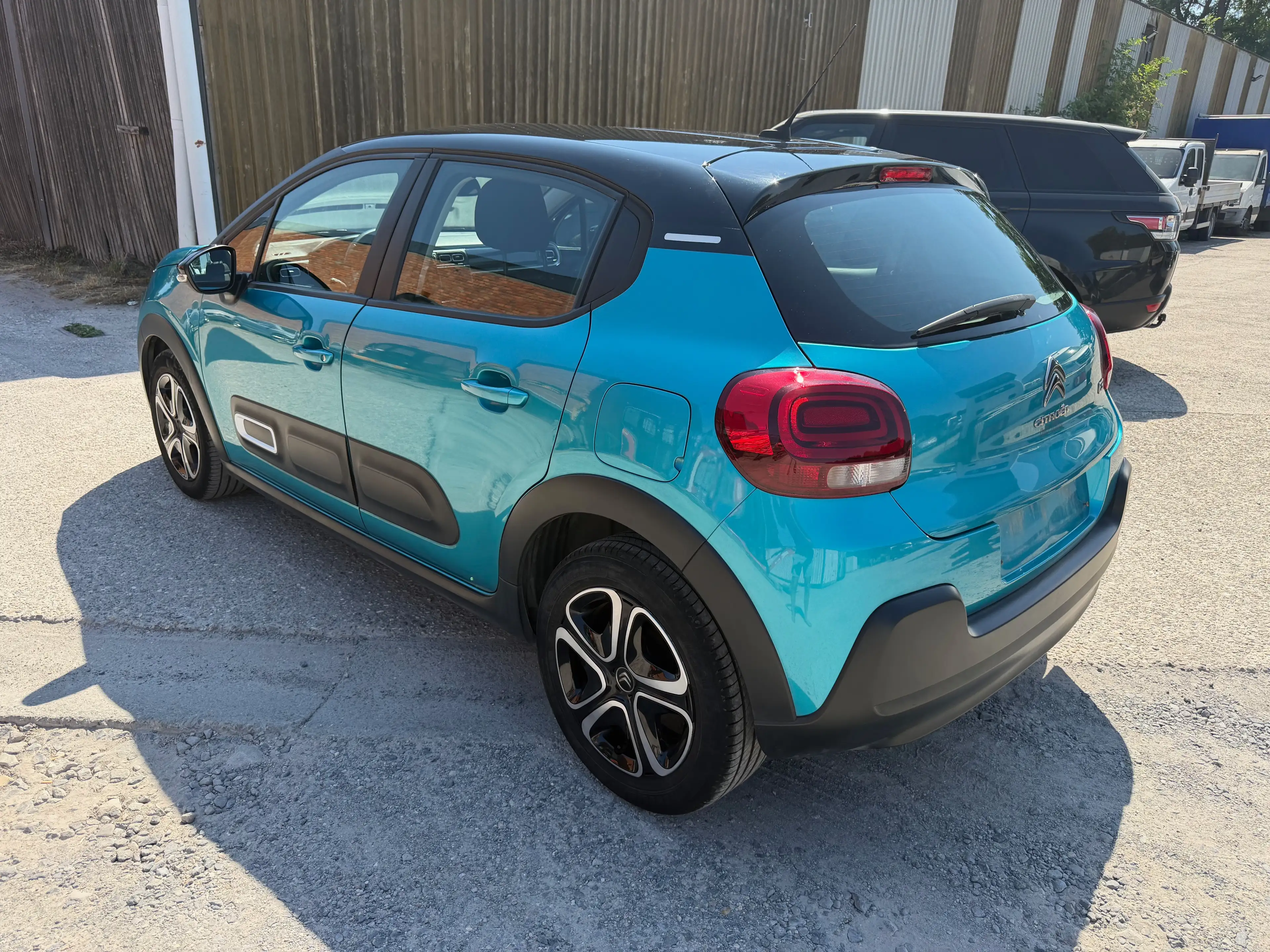Citroen C3 C3 1.2i PureTech Shine S — photo 3