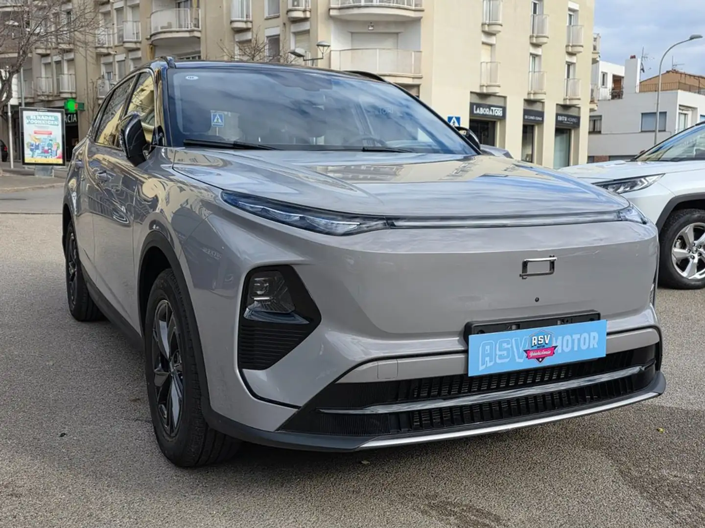 Bestune T77 Joyee 07 Grau - 1