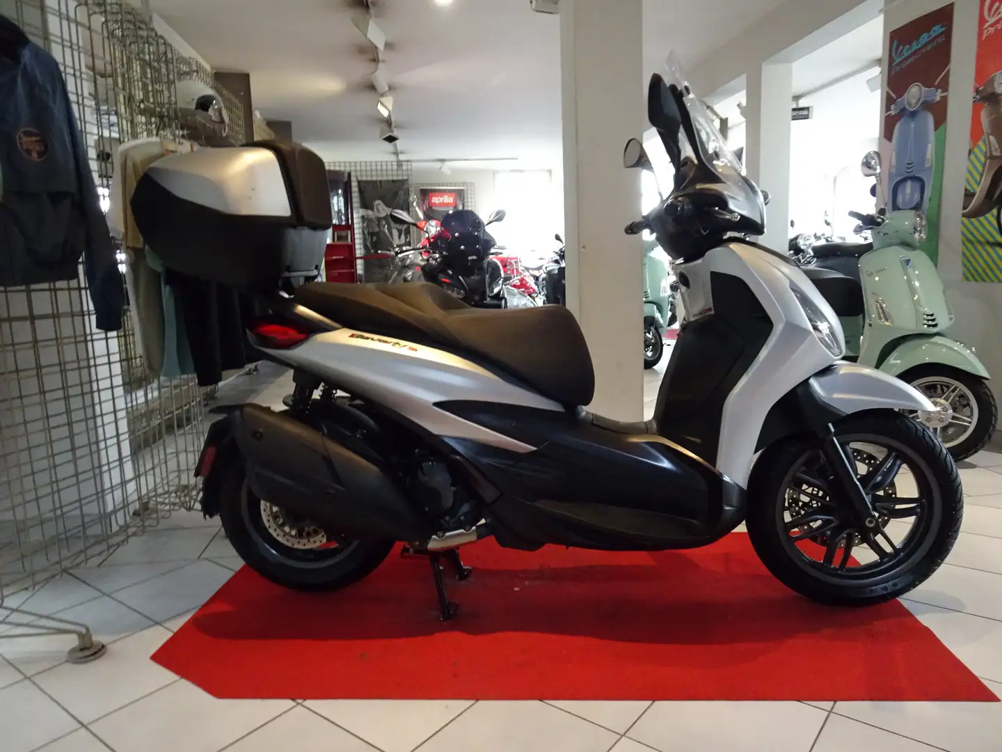 Piaggio Beverly 400 sport Silber - 1