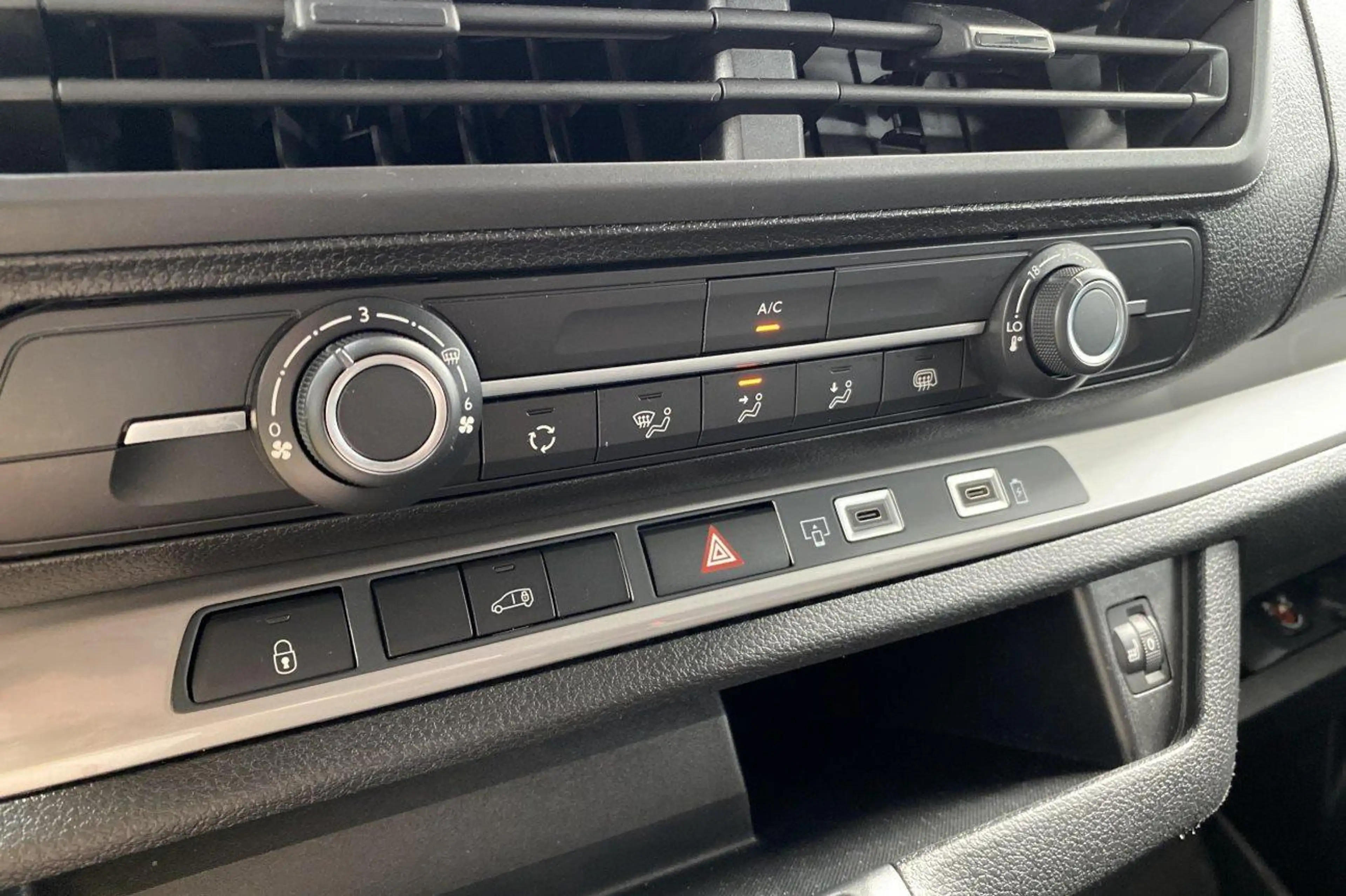 Peugeot Expert 2.0 GB BlueHDi L2 5d 106kW — photo 15