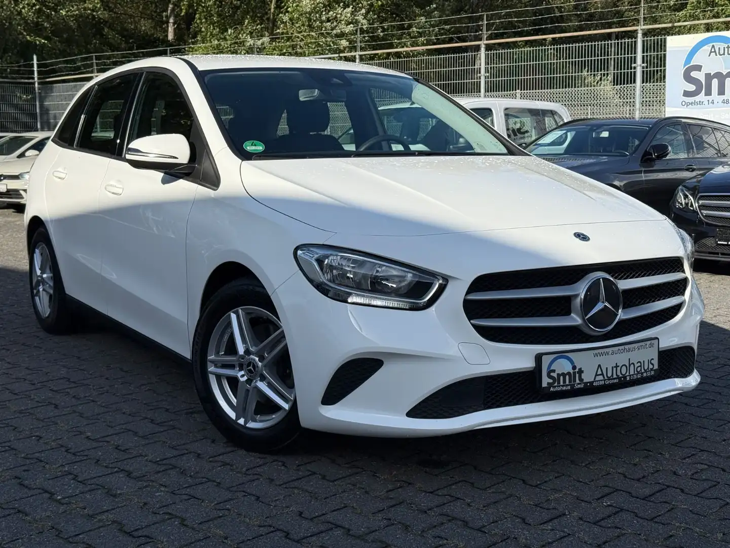 Mercedes-Benz B 180 *Teilleder*Tempomat Weiß - 1
