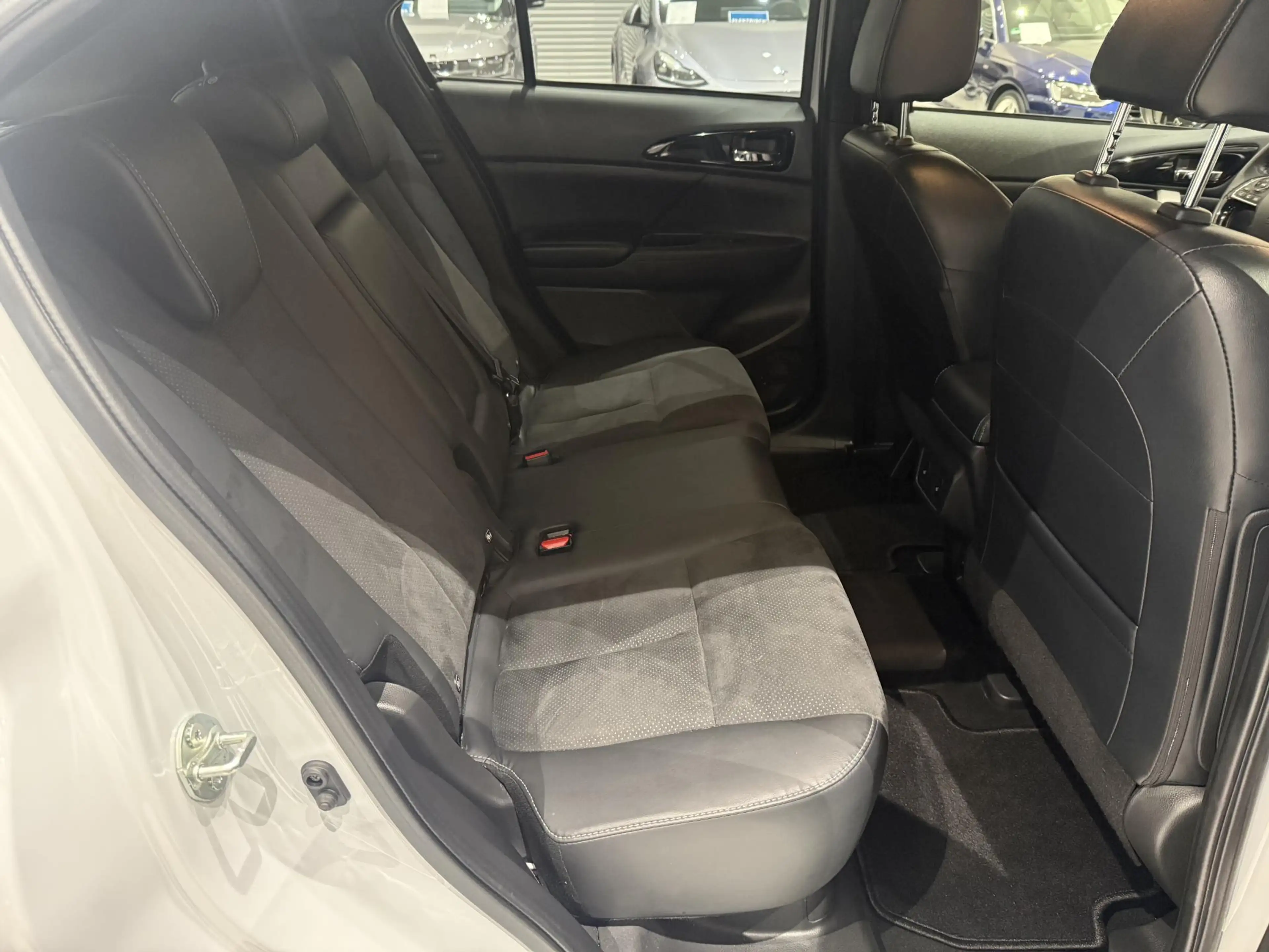 Mitsubishi Eclipse Cross 2.4 PHEV Executive | Trekhaak | Stoelverwarming | — photo 8