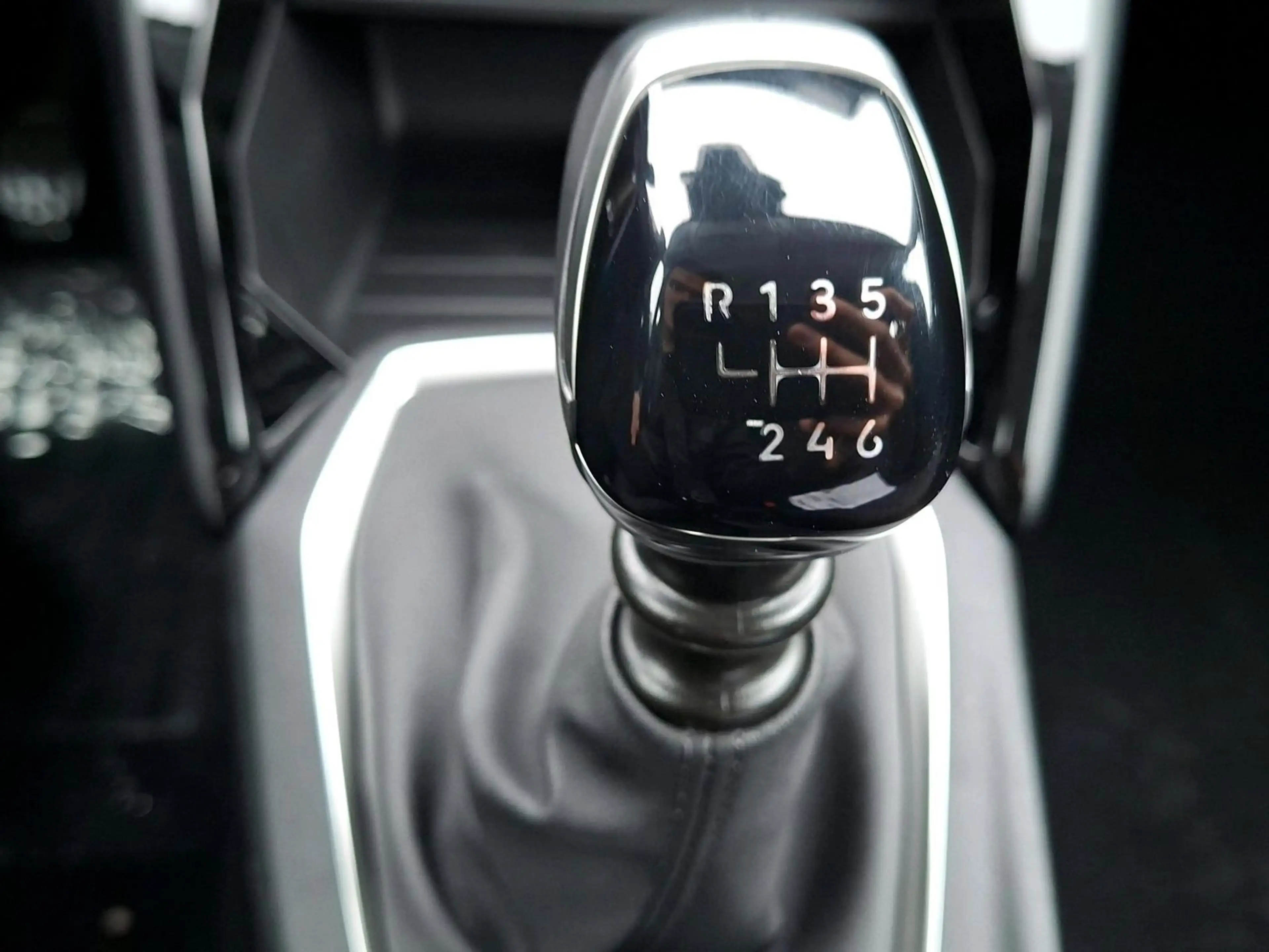 Peugeot 208 Style Turbo 100 — photo 11