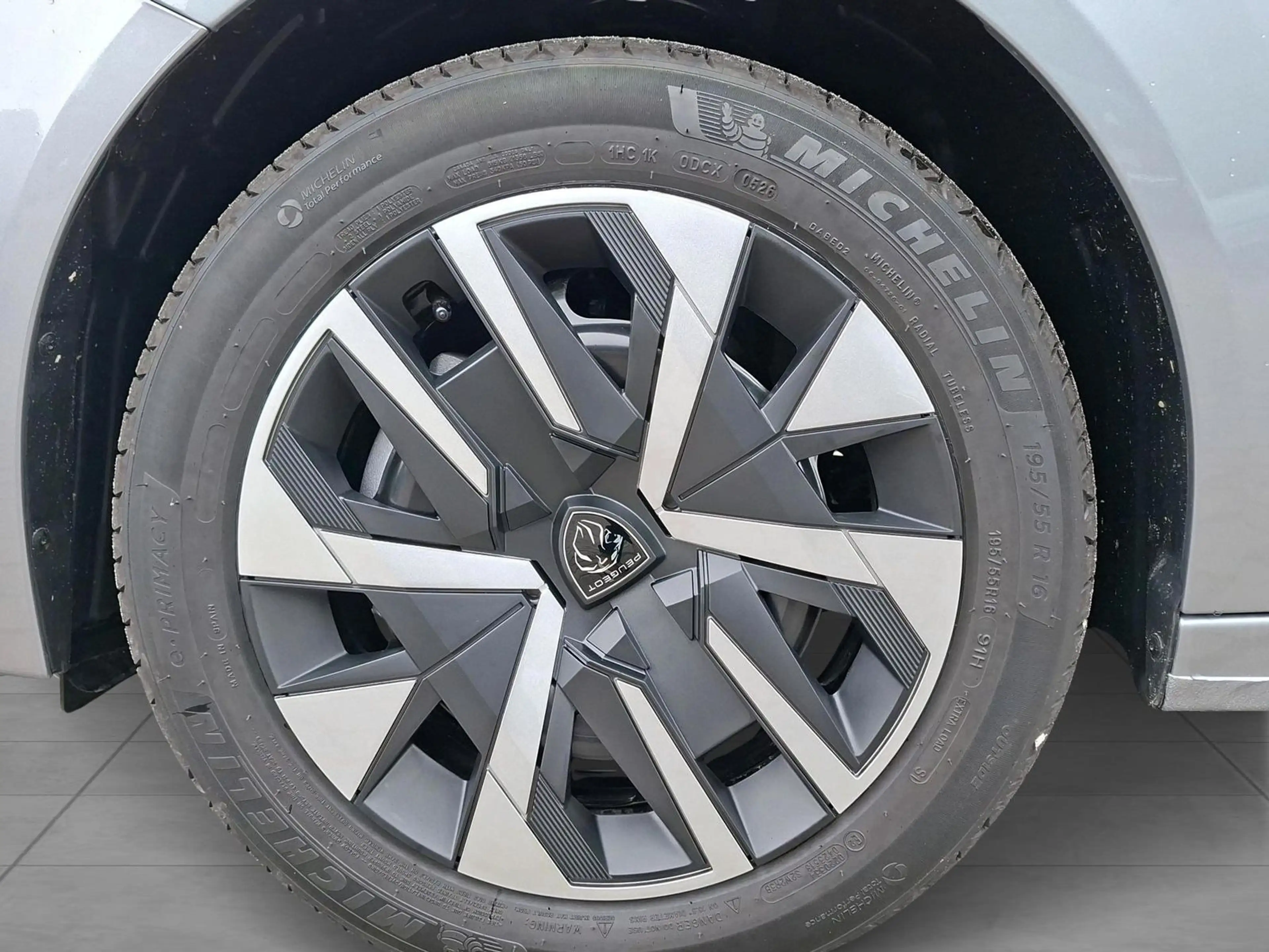Peugeot 208 Style Turbo 100 — photo 6