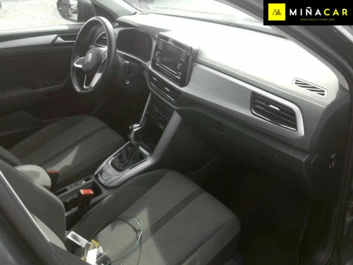 Volkswagen T-Roc 1.5 TSI Life DSG7 110KW Gris - 2