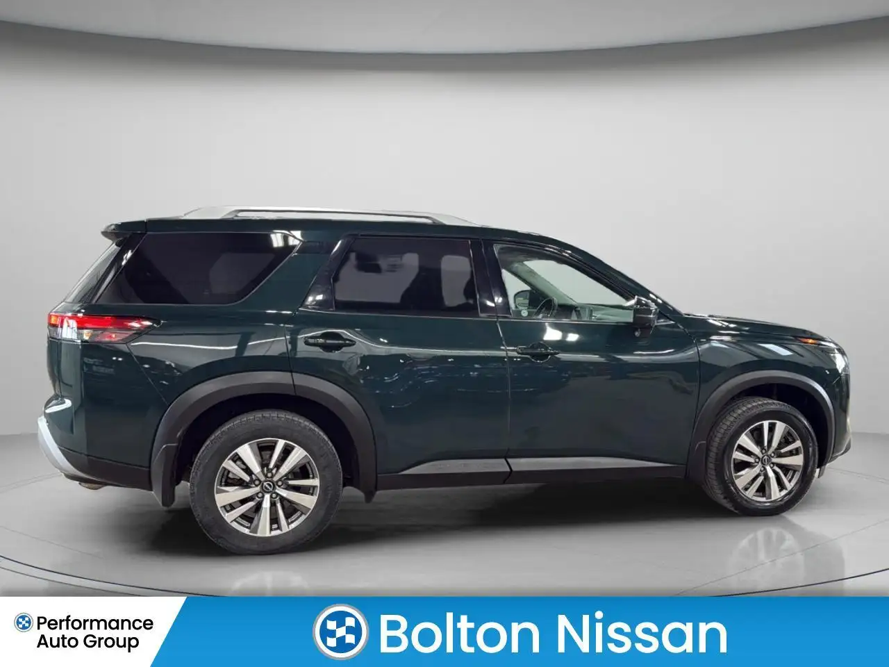 Nissan Pathfinder снимка Nissan Pathfinder