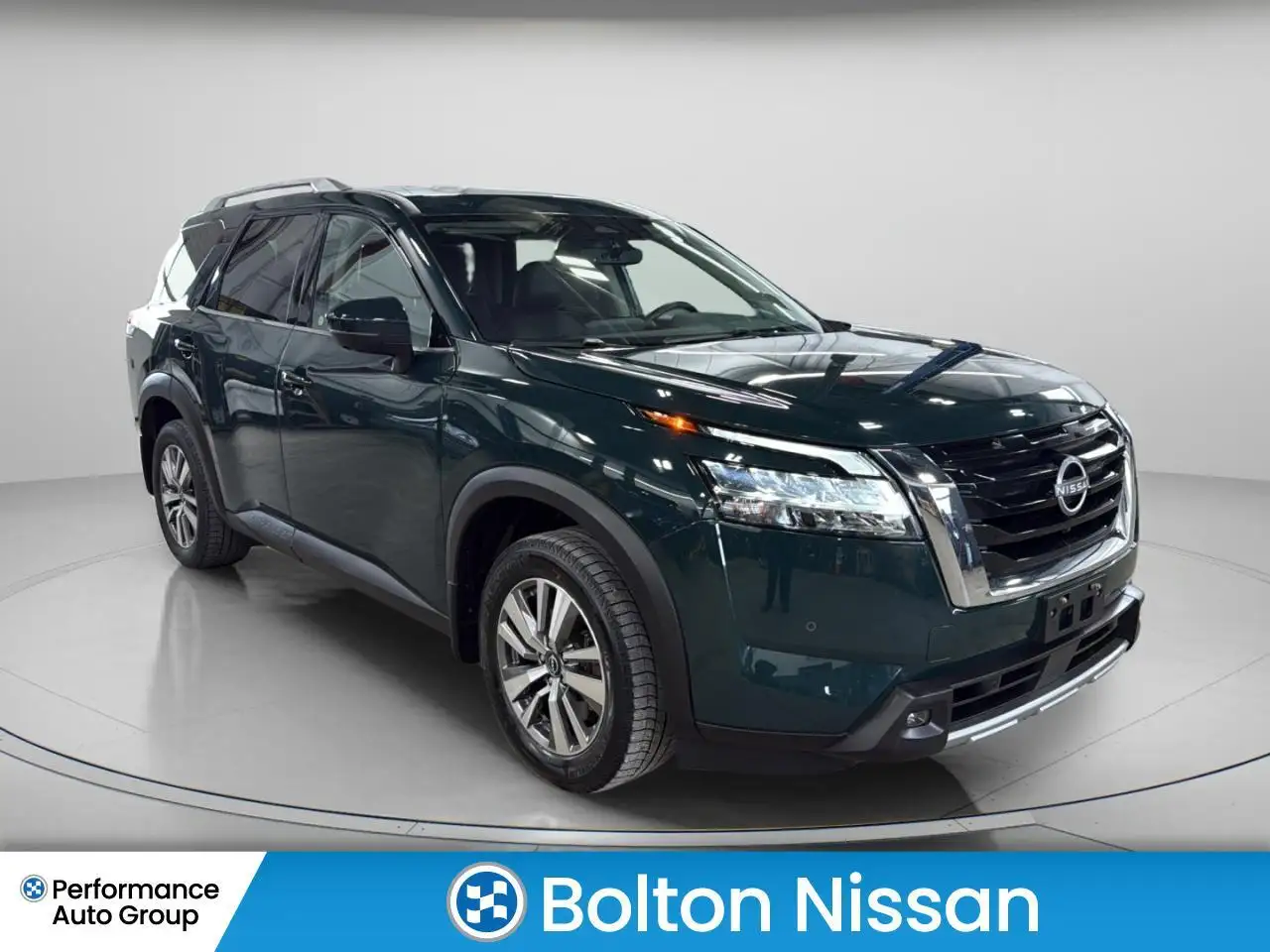 Nissan Pathfinder снимка Nissan Pathfinder