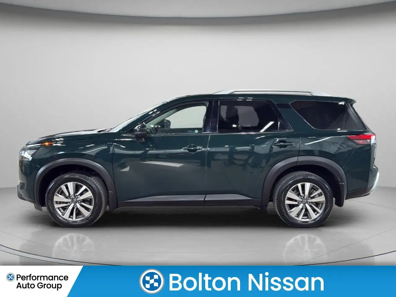 Nissan Pathfinder снимка Nissan Pathfinder