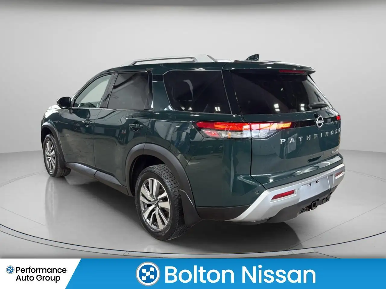 Nissan Pathfinder снимка Nissan Pathfinder