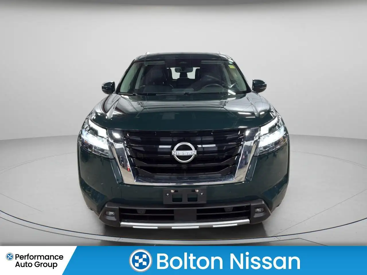 Nissan Pathfinder снимка Nissan Pathfinder