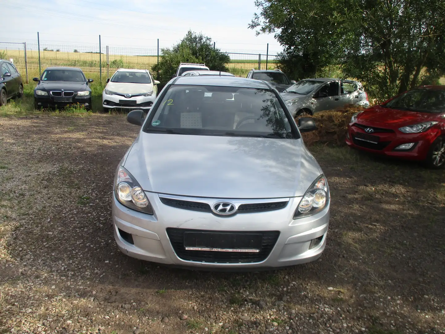 Hyundai i30 1,4 5TÜRER KLIMA Plateado - 1