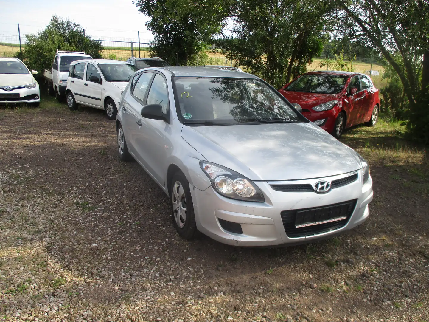 Hyundai i30 1,4 5TÜRER KLIMA Plateado - 2