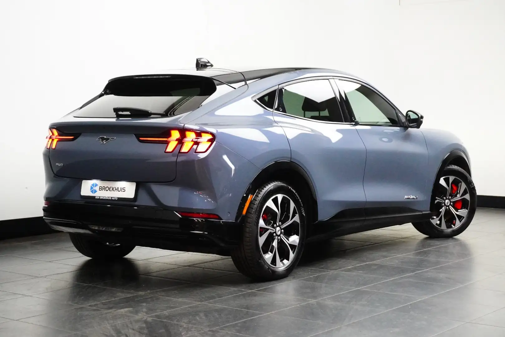 Ford Mustang Mach-E Extended AWD 98 kWh | Unieke Kleur! | Pano-dak | B Grau - 2
