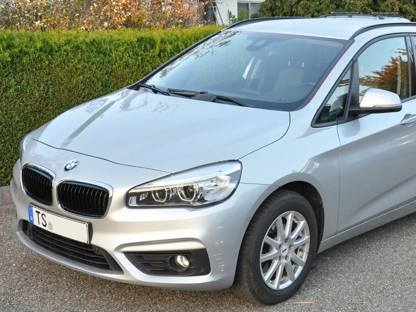 BMW 220 d Active Tourer AHK LED Navi AUT Klima PDC Argent - 2