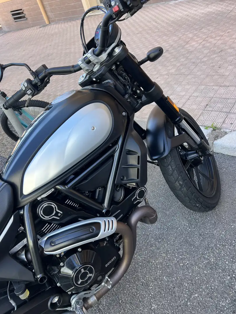 Ducati Scrambler dark - 2