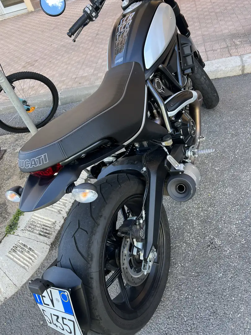 Ducati Scrambler dark - 1