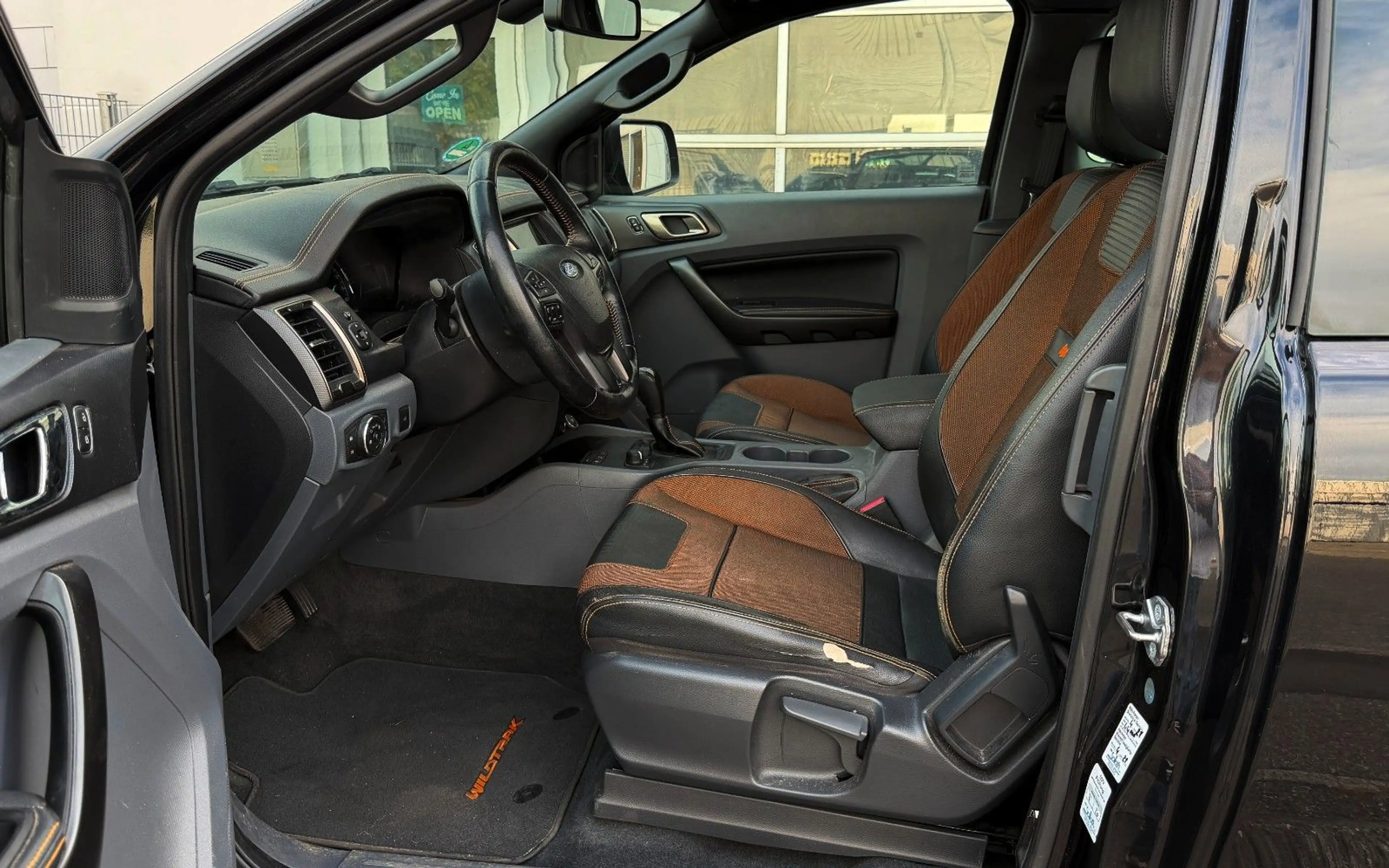 Ford Ranger Wildtrak Extrakabine 4x4 — photo 8