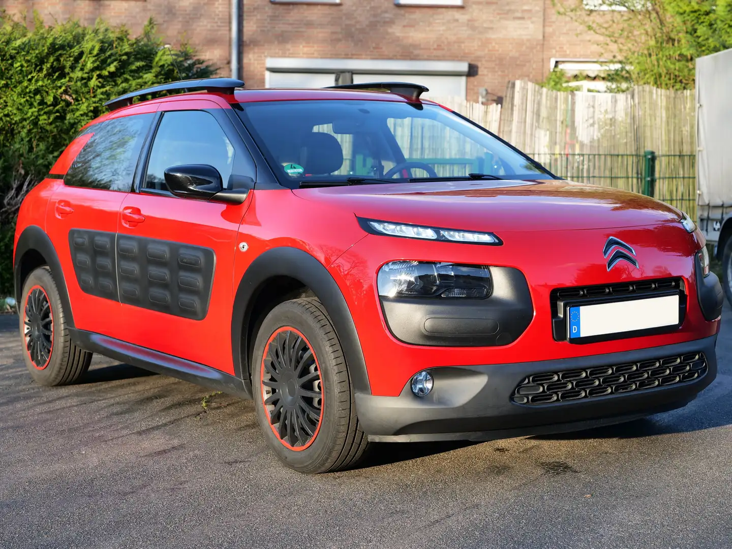 Citroen C4 Cactus PureTech 82 Feel Czerwony - 1